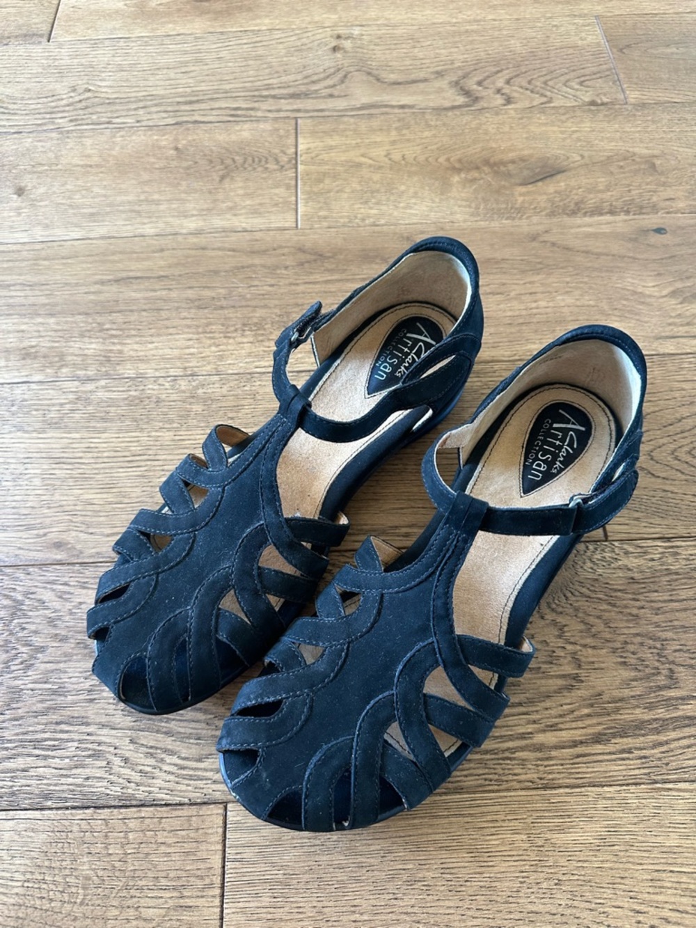 Clarks Artisan Collection T Strap Sandals Sz 11 Leather
